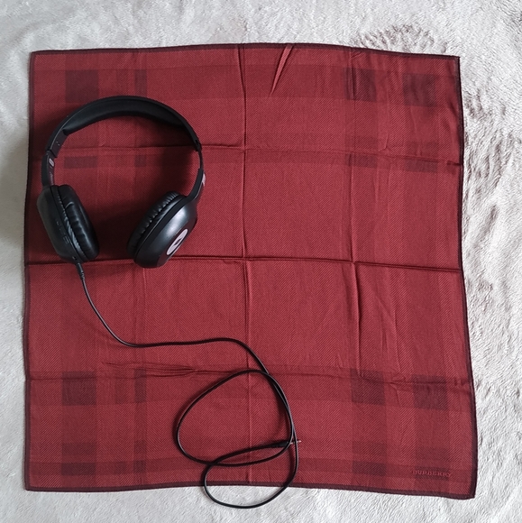 Burberry handkerchief - Picture 9 of 10
